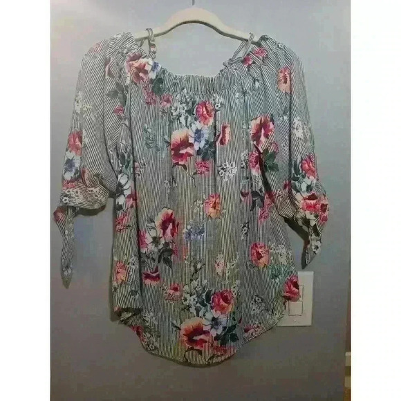 A Byer Sz Medium Top Flowy Striped Floral Print Blouse Tie Cuffs NWT - Picture 4 of 7